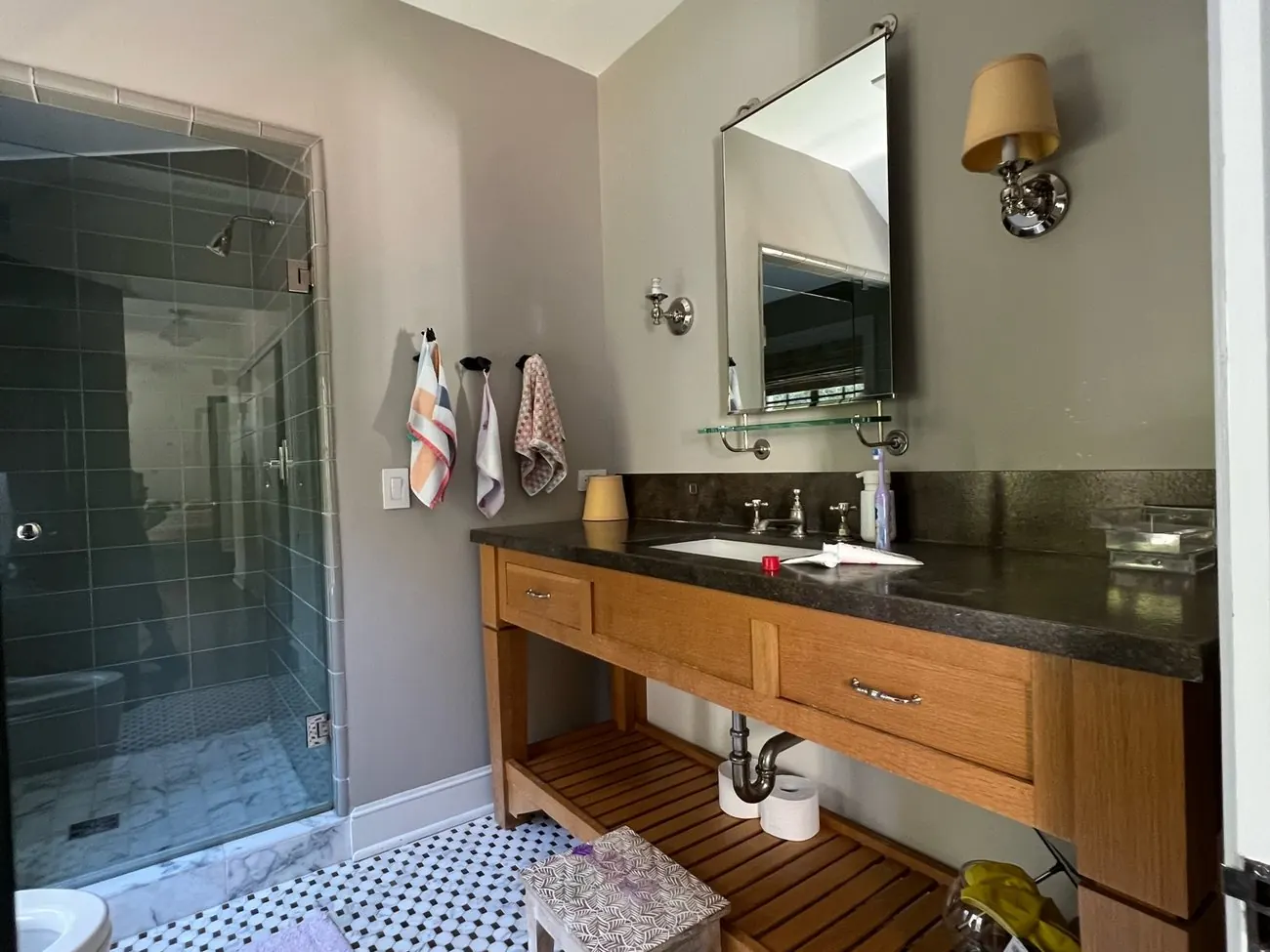 Palisades bathroom before remodel